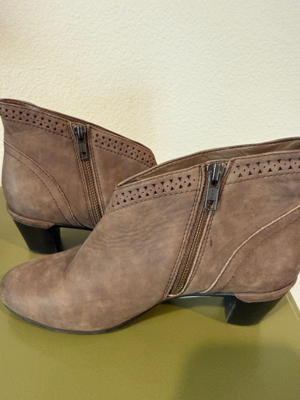 Rockport Taupe Brown Ankle Booties with Side Zip 7.5